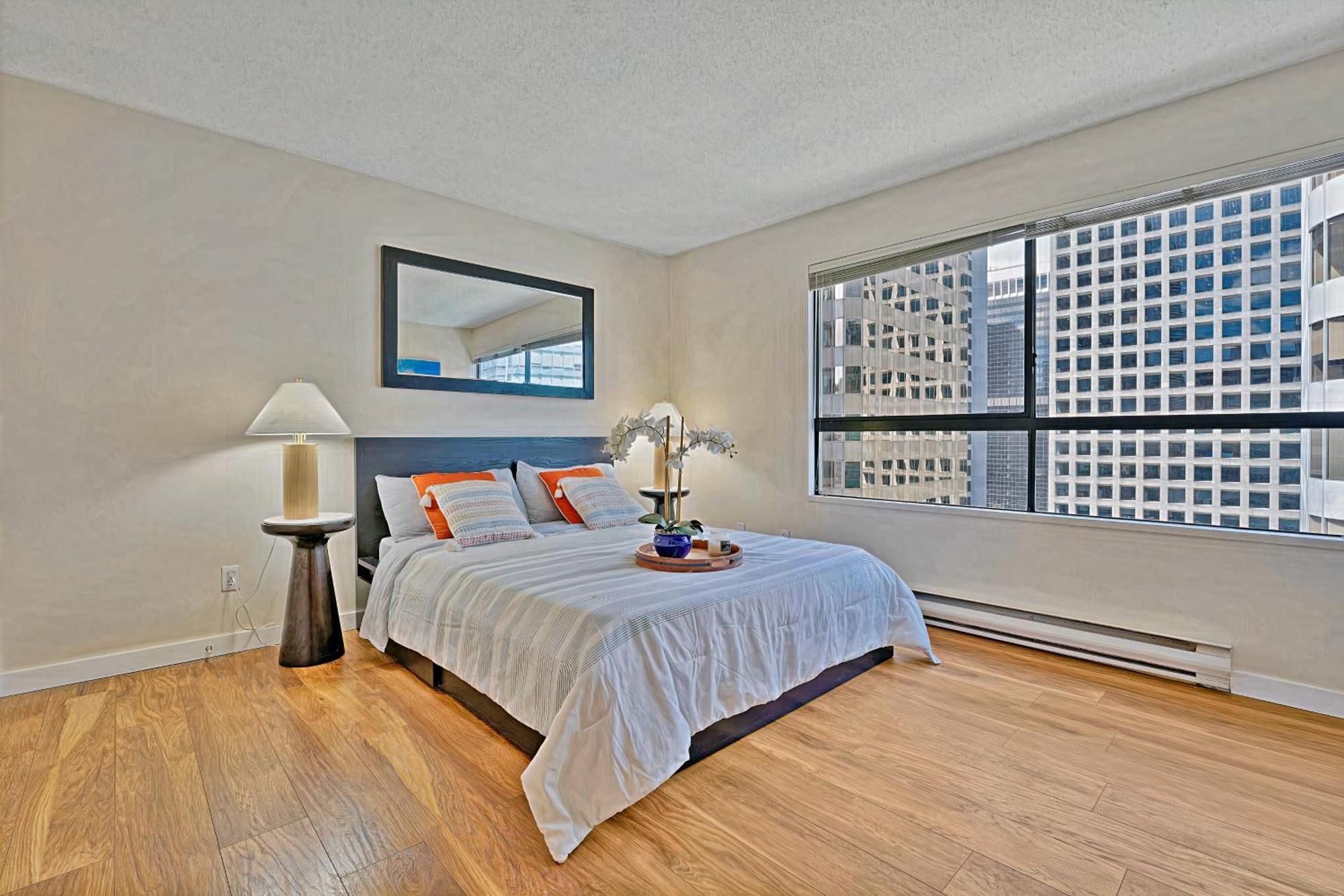 Prime Location Stylish Two-Bedroom Apartment Overlooking Downtown Vancouver Exteriör bild